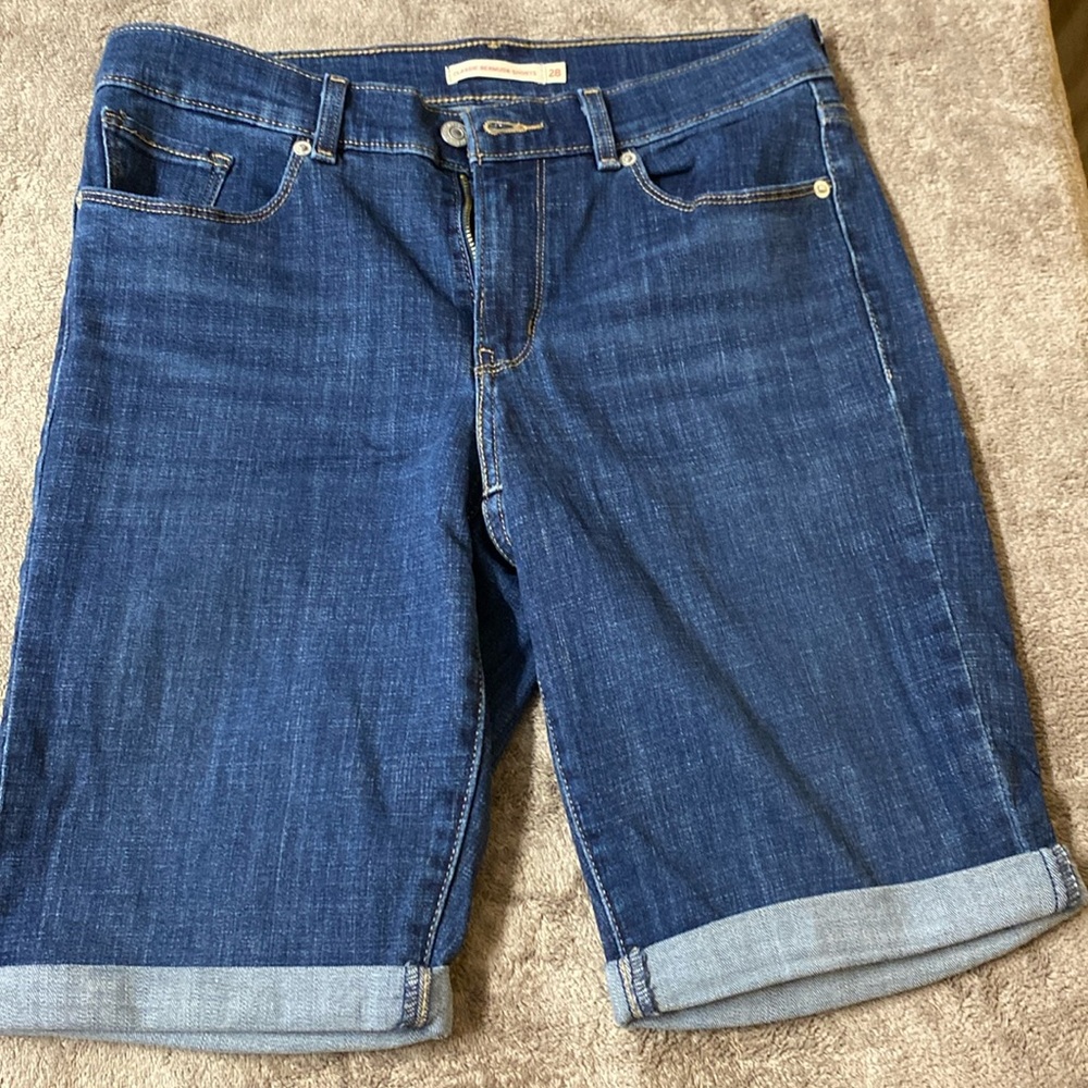 Levi’s size 28 classic Bermuda shorts jeans